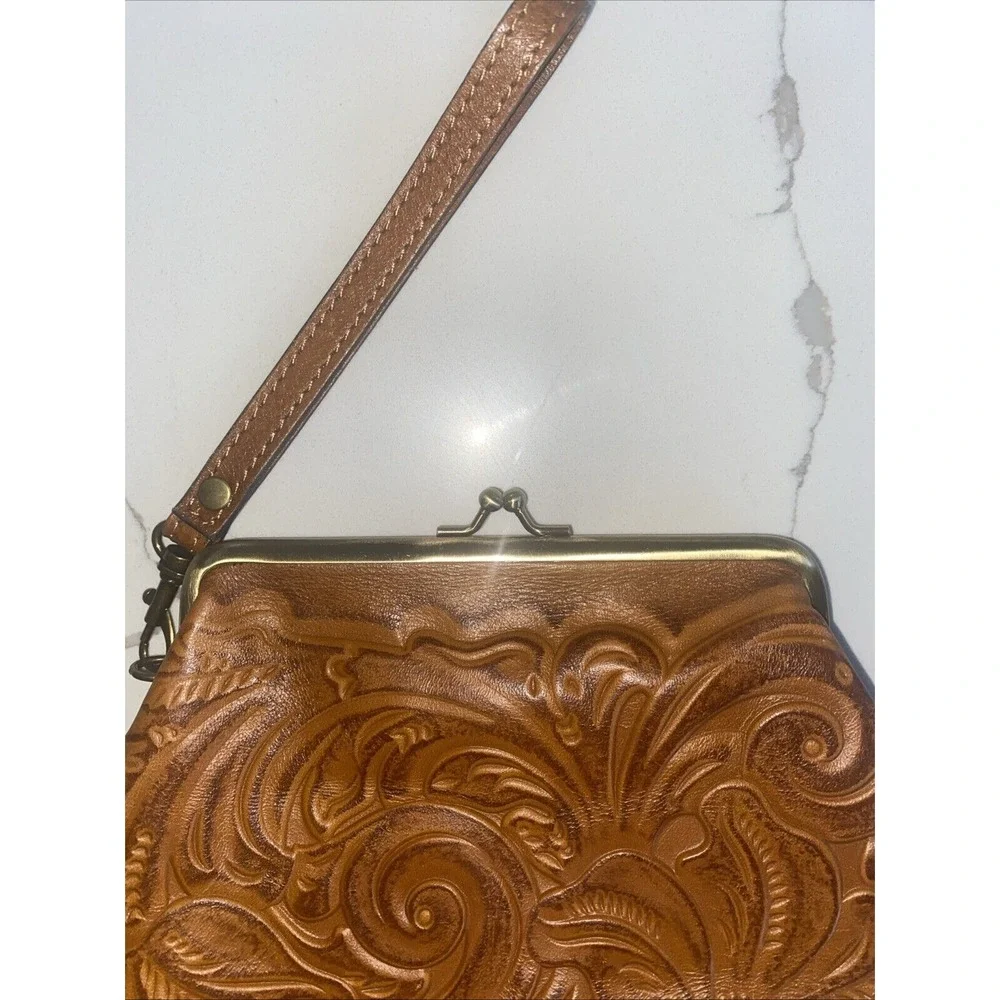 PATRICIA NASH‎ Savena Burnished Tooled Gold Kiss Lock Wristlet